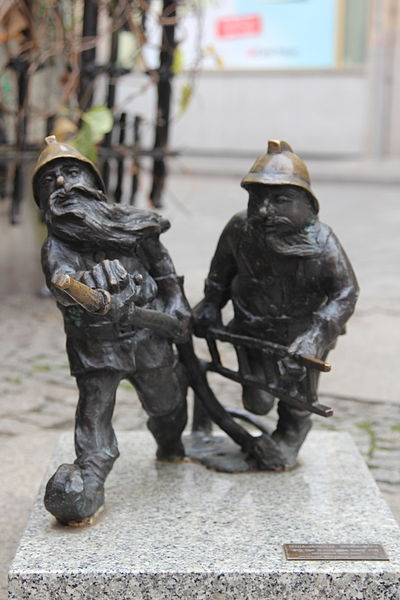 File:Pożarki (Firemen) Wroclaw dwarf 01.JPG