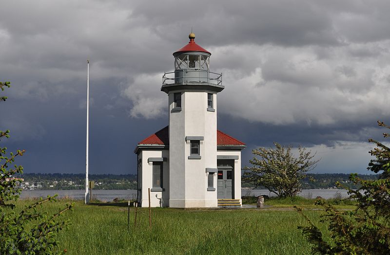 File:Point Robinson Lighthouse 02.jpg