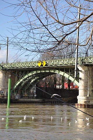 Detail of the bridge.