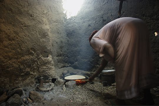Manasir woman preparing qurasah (قراصة), the daily bread on Sherari Island in Dar al-Manasir in Northern Sudan