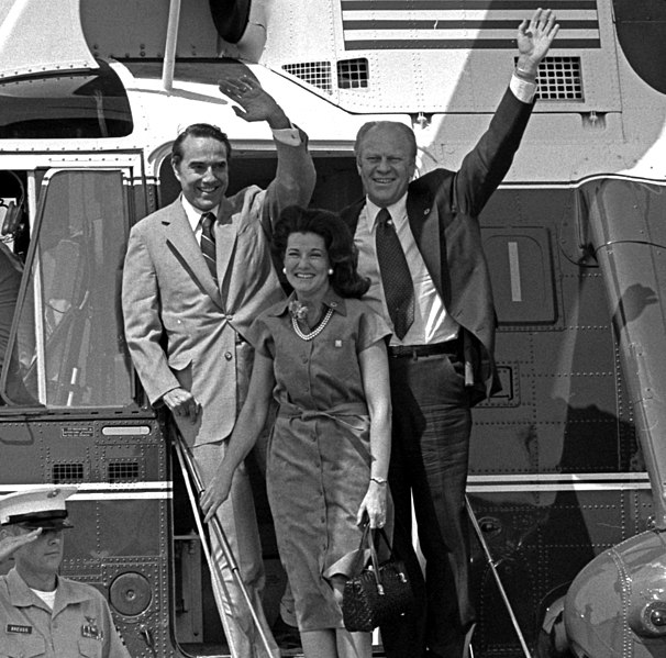 File:President Ford, Senator Robert Dole and Mrs. Elizabeth Dole - NARA - 7027917 (cropped).jpg