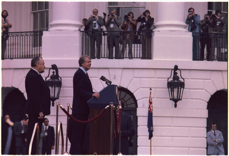 File:Prime Minister Robert Muldoon and Jimmy Carter during a welcoming ceremony for the Prime Minister. - NARA - 176787.tif