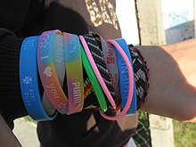 6 Main Reasons People Wear Silicone Wristbands On Their Wrists