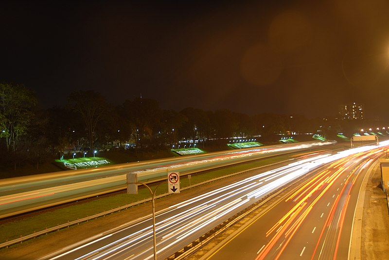 File:Queen Elizabeth Way (QEW) and GO Train (10283116913).jpg