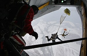 English: Russia's Pacific Fleet marine paratroopers in training Русский: Тренировка парашютистов морской пехоты Тихоокеанского флота