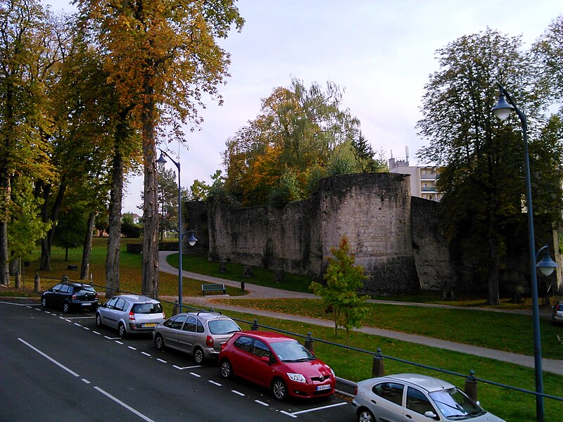 File:Remparts sarrebourg.JPG