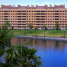 Urbanization of Sesena, in the province of Toledo. The construction of macro-urbanizations caused the housing stock to grow disproportionately. In 2013 it was proposed that many of the houses that could not be sold would be destroyed. Residencial Francisco Hernando (002).jpg