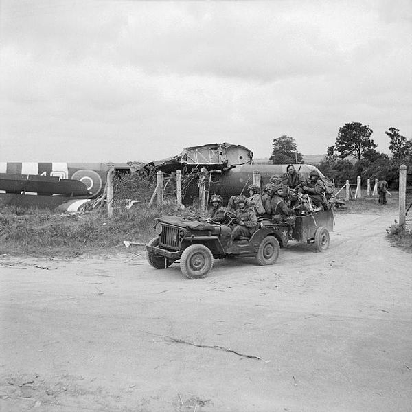 File:Riflemen aboard a jeep and trailer.jpg