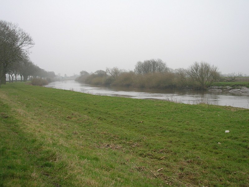 File:River Aire near Little Airmyn - geograph.org.uk - 2275073.jpg