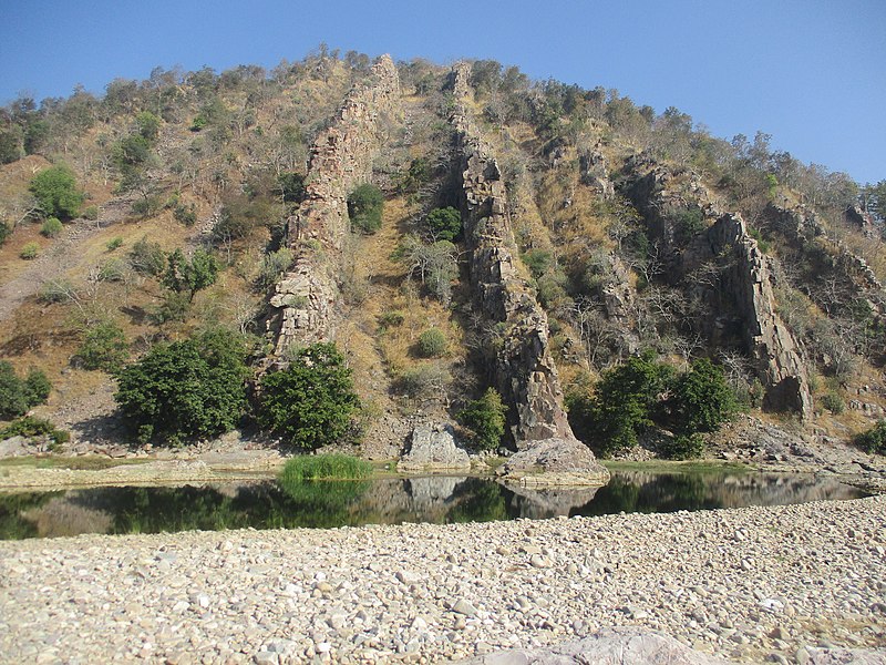 File:Rock formation on Wakal River 1.jpg