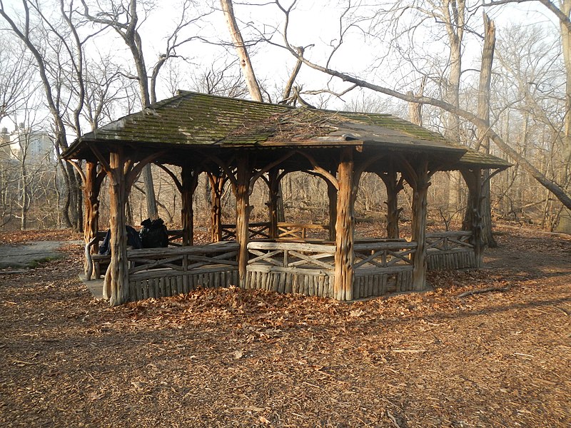 File:Rustic shelter C75 ramble jeh.JPG