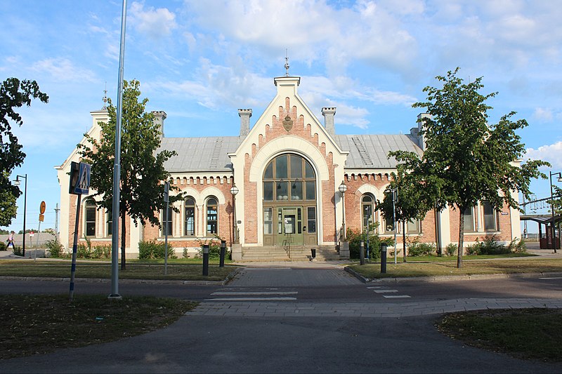 File:STATIONSHUSET I HUDIKSVALL.jpg