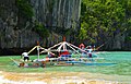 Transport par bateau vers la Rivière Souterraine au large de Sabang Beach