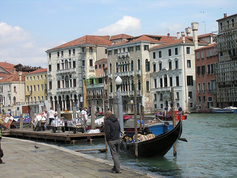 File:San Polo, 30100 Venice, Italy - panoramio (72).jpg