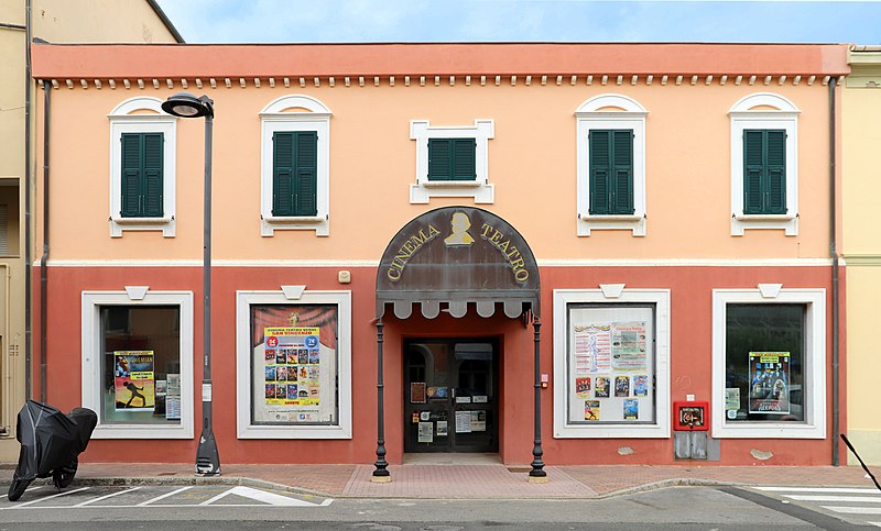 File:San vincenzo, cinema-teatro verdi, esterno 02.jpg