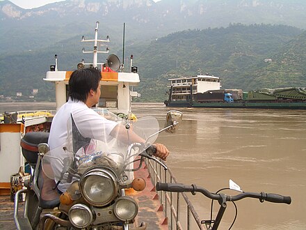 Ferries can be used to cross the Yangtze in areas where there are no bridges