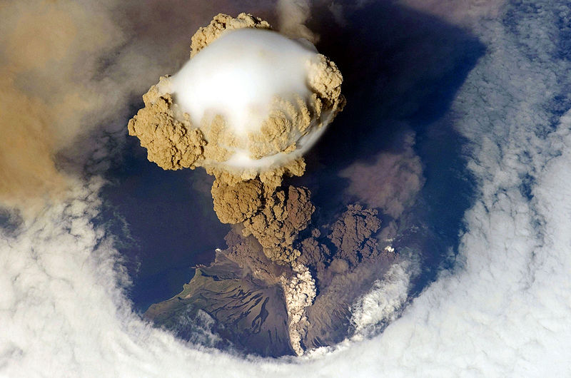 File:Sarychev Peak Volcano erupts on Matua Island.jpg