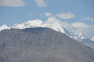 Saser Kangri I, van bovenaf gezien Wachan (Z van Hunder), afstand ongeveer 50 km