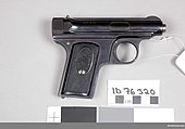 Sauer & Sohn M1913 Pistol 01.jpg