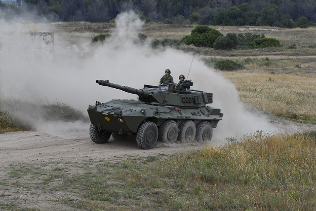 File:Centauro VBC 8x8.jpg - Wikimedia Commons