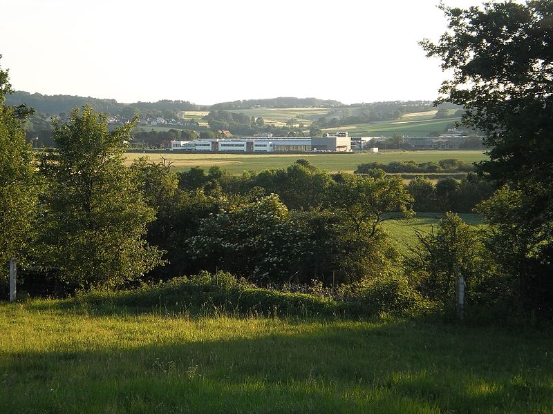 File:Seidel factory Fronhausen, green valley of river Lahn 2017-06-05.jpg