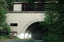 The western portal of the now-abandoned Sideling Hill Tunnel, along the former mainline of the Pennsylvania Turnpike Sideling Hill Tunnel, western portal.jpg