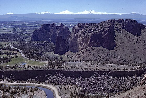 Cliffs at Smith Rock State Park - Oregon USA