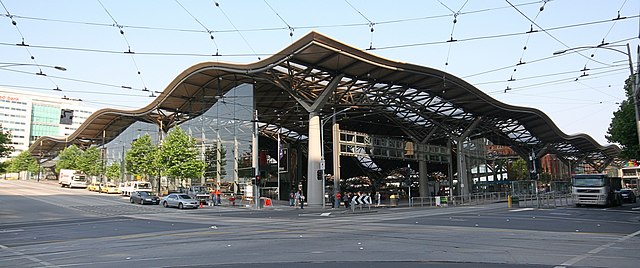 Main entrance to the station on the corner of Collins & Spencer Streets, December 2007