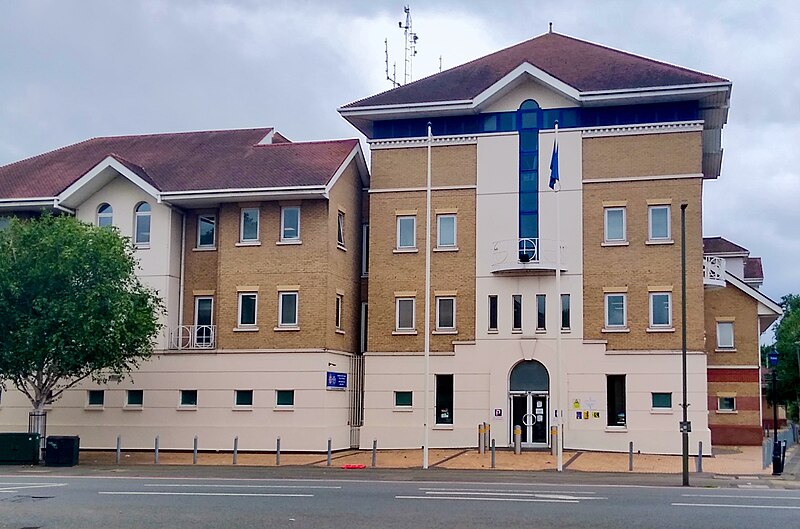 File:Staines Police Station, Kingston Road.jpg