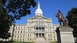 State Capital and Statue - panoramio