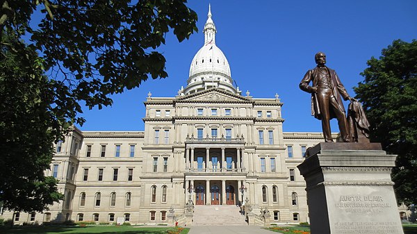 Image: State Capital and Statue   panoramio