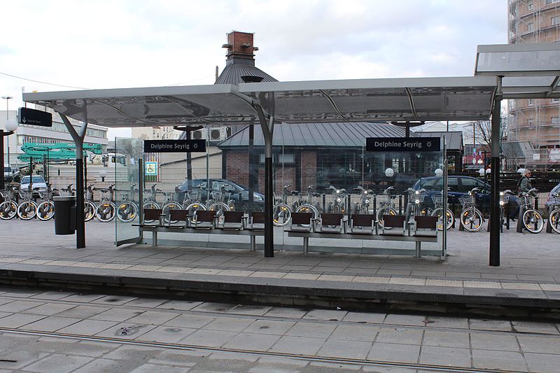 File:Station Tramway Ligne 3b Delphine Seyrig Paris 09.jpg