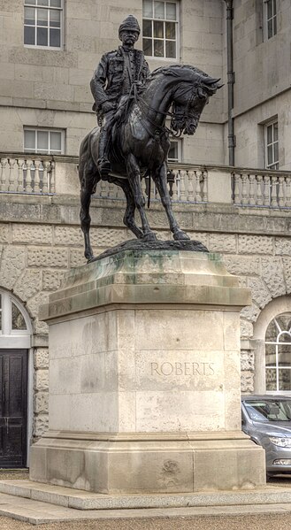 File:Statue of the Earl Roberts, London.jpg