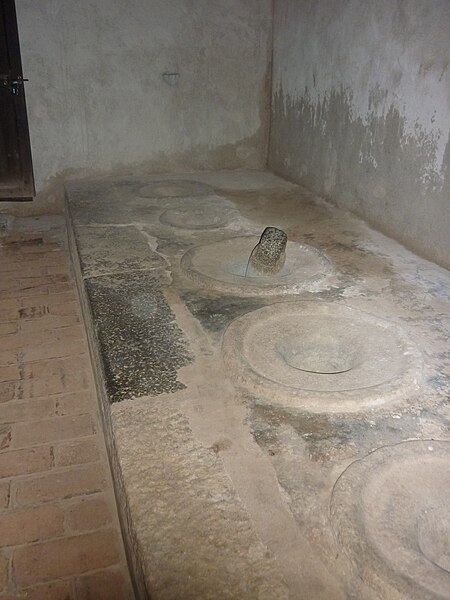 File:Stone grinder in padmanabapuram palace.jpg