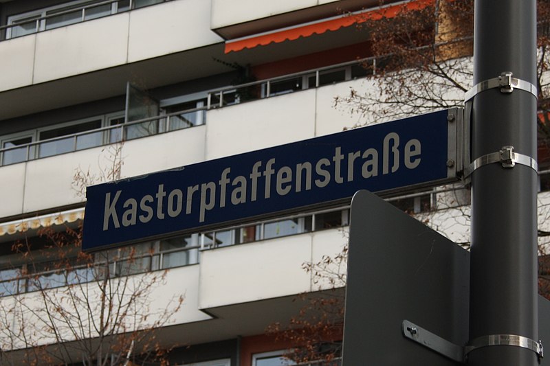 File:Straßennamensschild Kastorpfaffenstraße, Koblenz.jpg