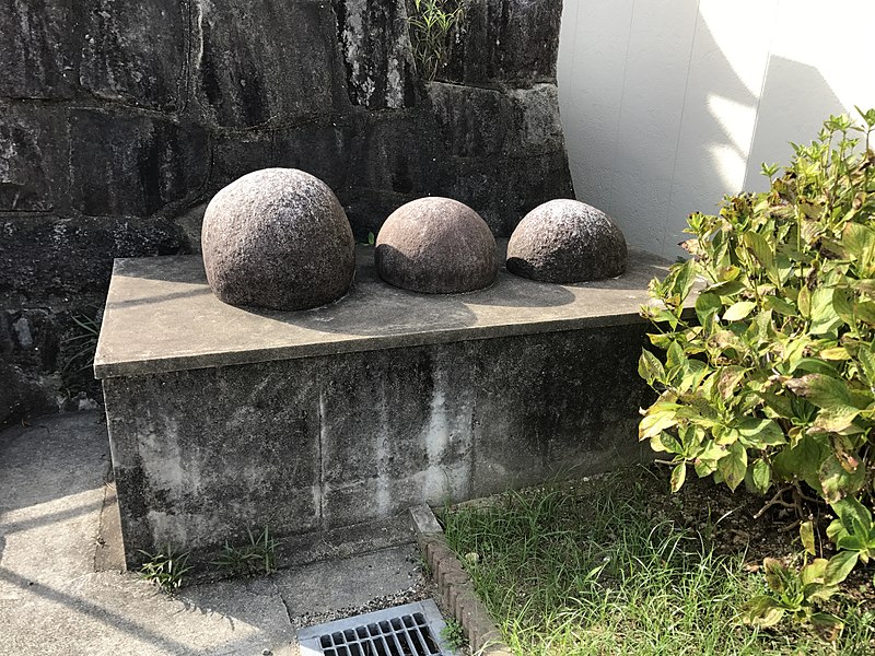 File:Strength stones in front of Asahimori Shrine.jpg