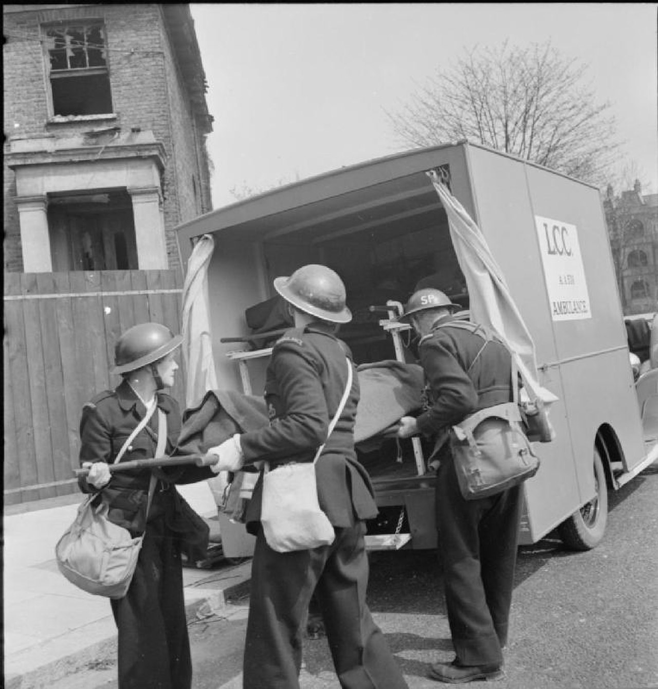 Лондон 1942. Лондон 1942 год. Civil Defence. ВЦСПС В Лондоне 1942 фото.