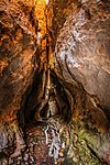 Вътрешността на голямата пещера тип утроба при втората площадка на Харман кая.