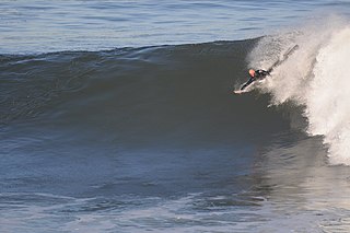 <span class="mw-page-title-main">Bodysurfing</span> Riding a wave without the assistance of any buoyant device