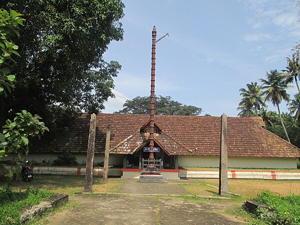 The Vanjippuzha Palace had close architectural similarities to that of Thrichittatt Temple