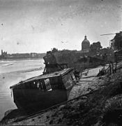 Lavoirs échoués sur la rive gauche de la Garonne.