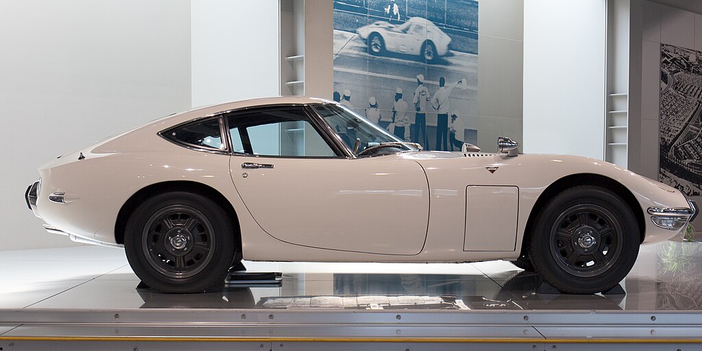 File:Toyota 2000GT MF10 (1968) right Toyota Automobile Museum 