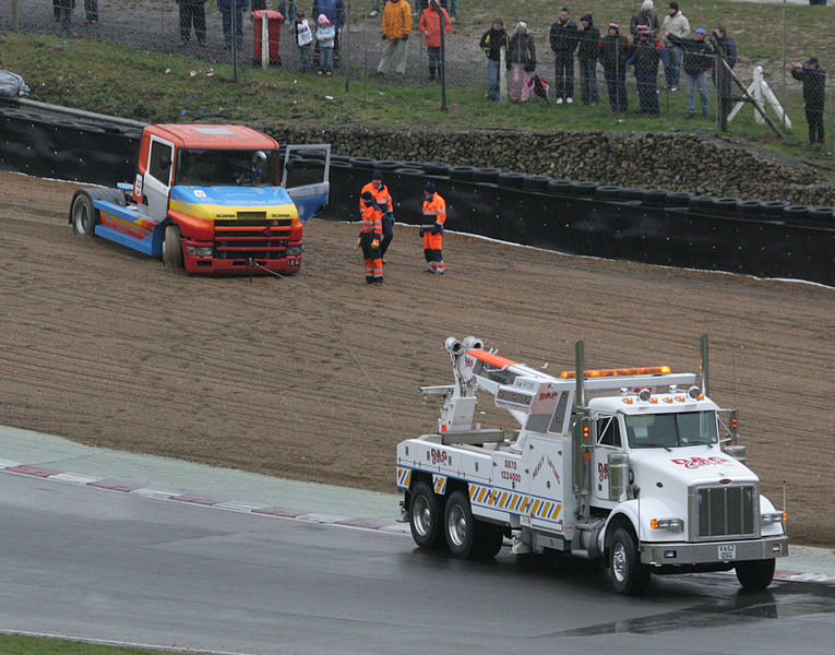 File:Truck racing - recovery - Flickr - exfordy.jpg