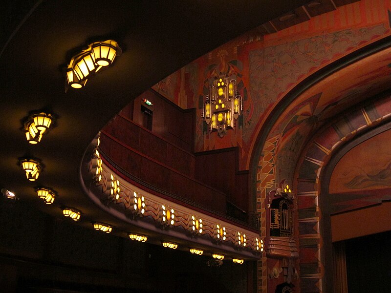 File:Tuschinski main auditorium balconies.jpg