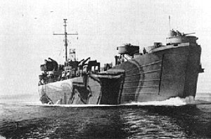 USS LST-909 12 Mayıs 1944.jpg
