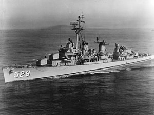 USS Mullany (DD-528) em andamento no mar em 6 de abril de 1962 (NH 107244) .jpg