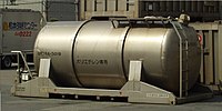UT18A-5019。日本石油輸送（住友化学）所有。大阪／元、梅田貨物駅にて、2003年4月7日撮影。