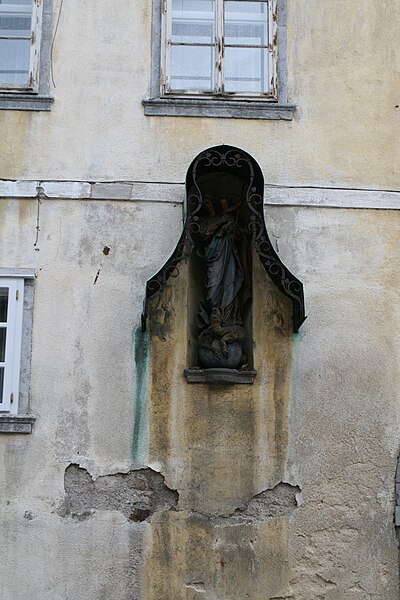 File:Upper Square 27, Ljubljana - Madonna and Child.jpg