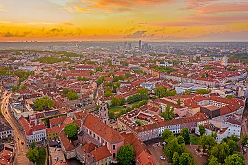 Vilnius old town by Augustas Didzgalvis.jpg