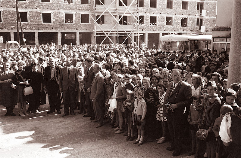 File:Vlak bratstva in enotnosti v Slovenskih Konjicah septembra 1962.jpg